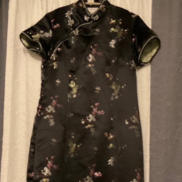 Japanese inspired black Silky dress with fancy cloth snap buttons - Picture 6 of 16